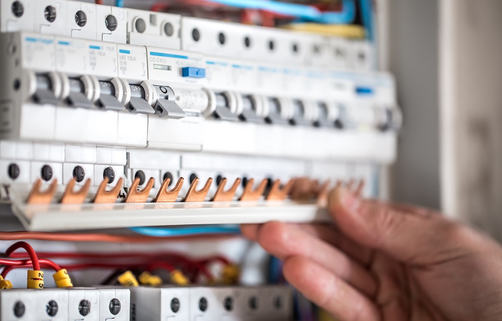 INSTALAȚII ELECTRICE